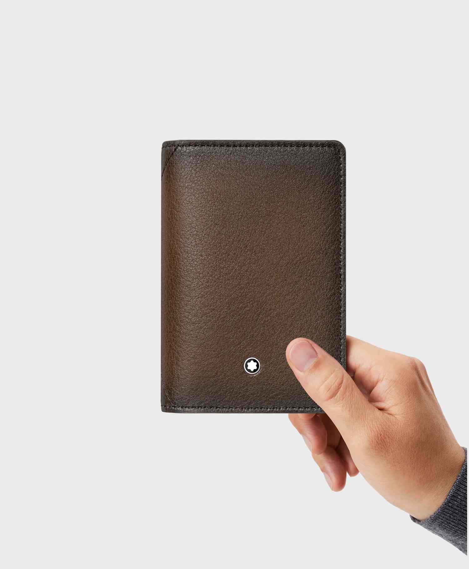 Giá ví đựng card visit Montblanc MB-118361 authentic ở Store Việt Nam