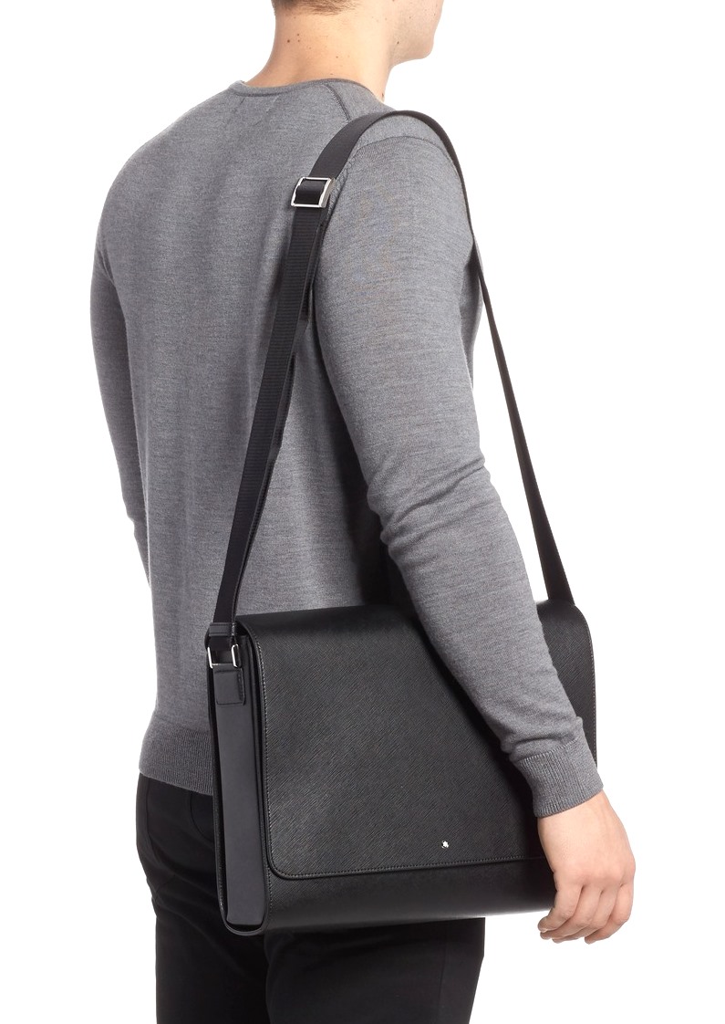 Kiểu dáng đơn giản giúp thể hiện sự nam tính và lịch lãm của người dùng.