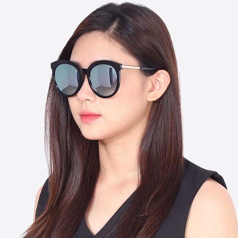 Nên đeo kính mắt thương hiệu gì?