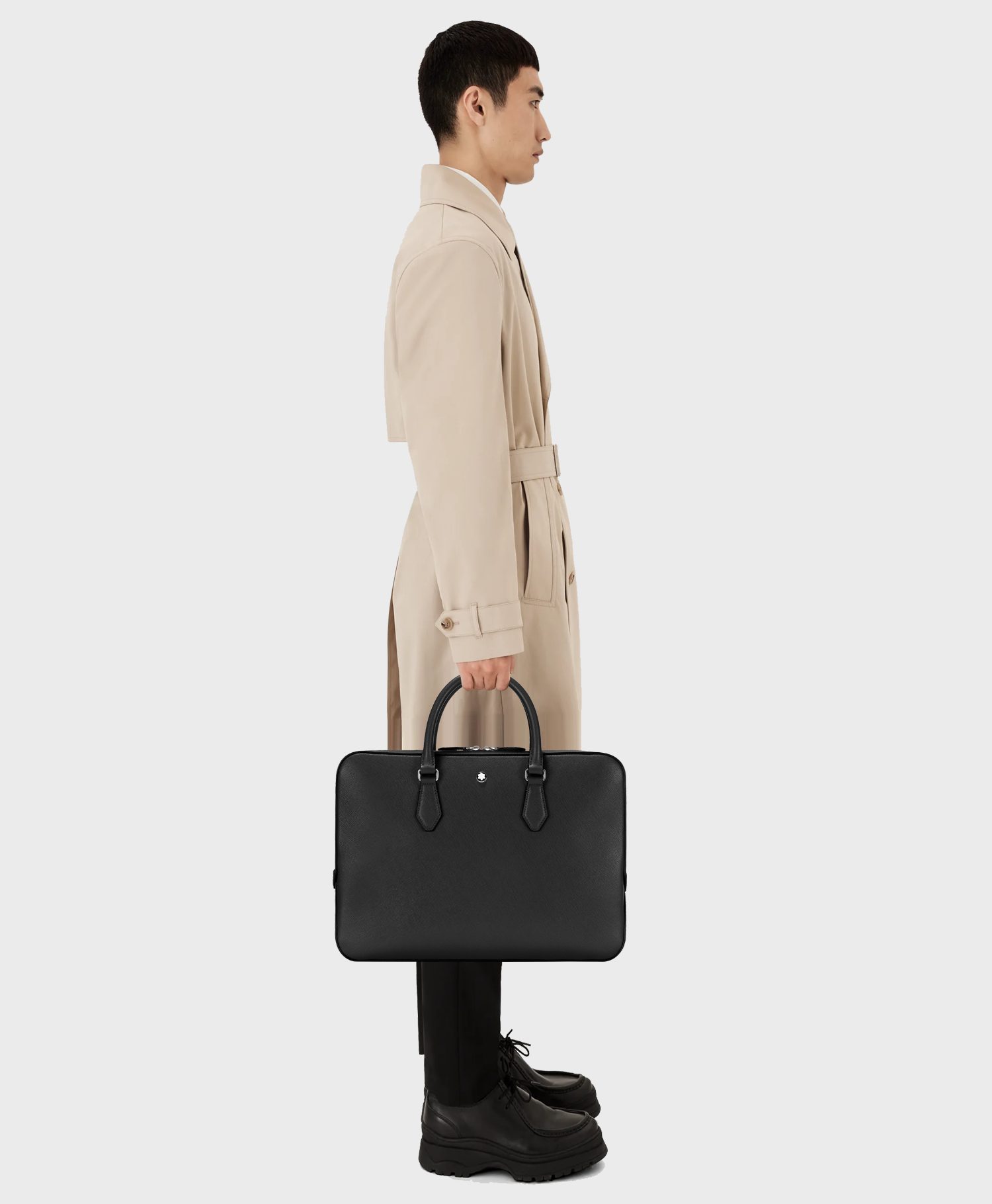 Phân biệt cặp xách Montblanc thật giả qua mã MB-130270