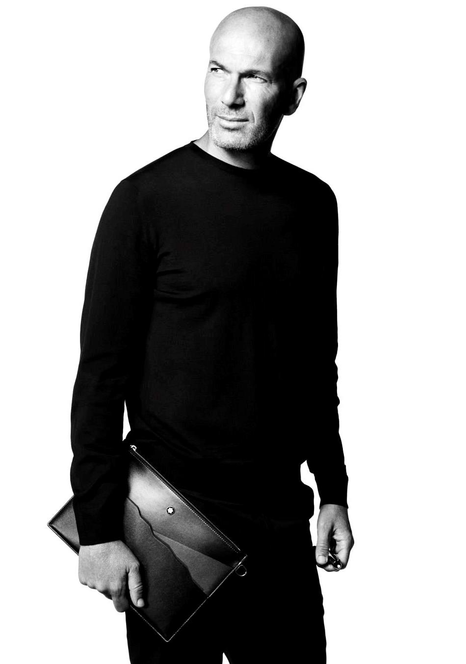 Túi Montblanc có thể cất giữ cả thế giới mặc dù form dáng nhỏ nhắn.