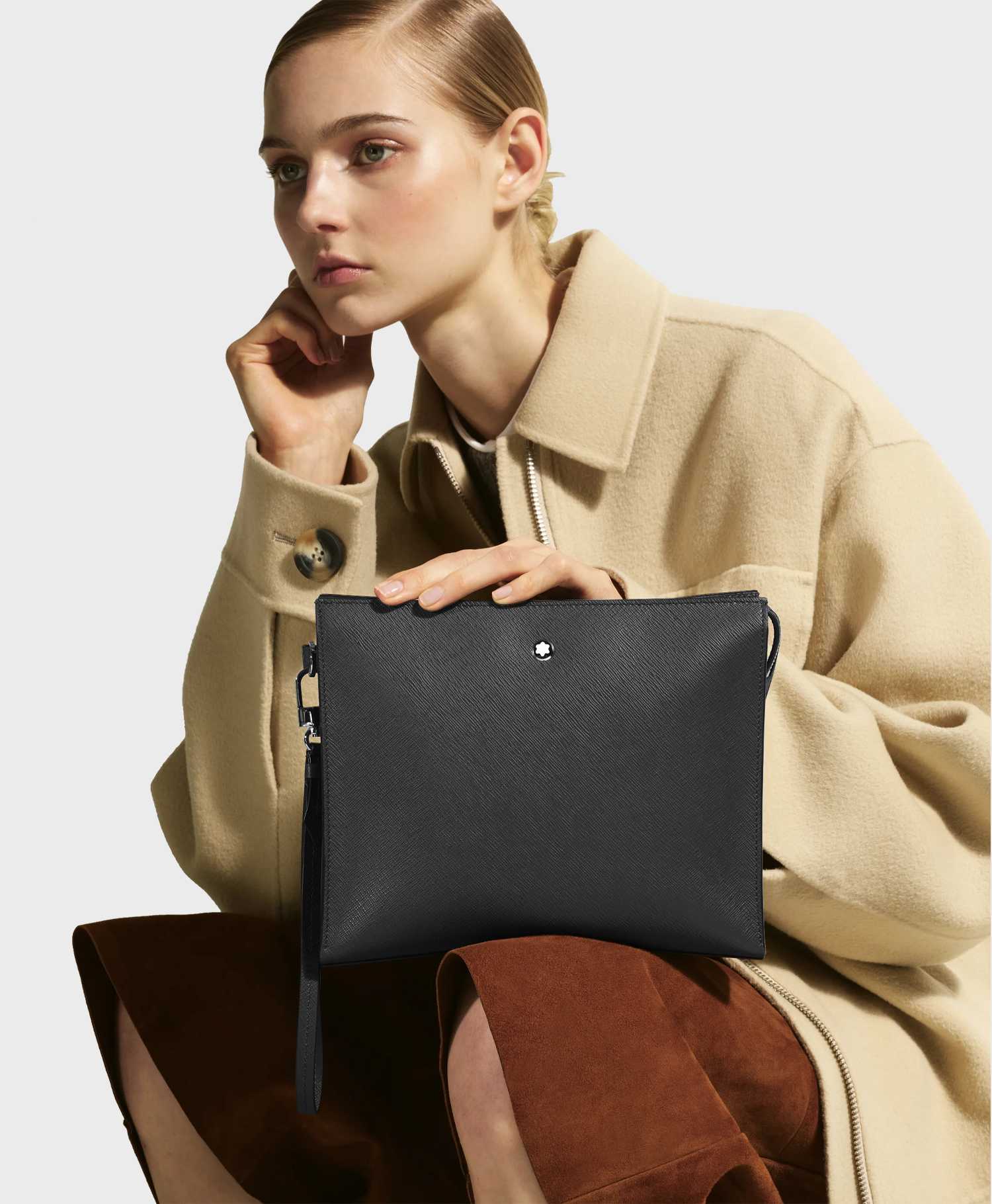 Túi clutch Montblanc Sartorial Pochette 198860 có đắt không?